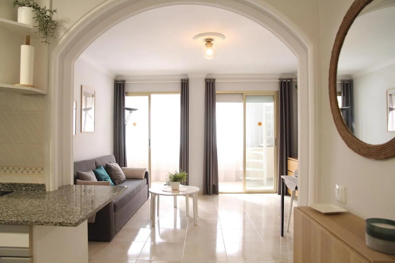 La Perla Apartment, Paradis Park, La Pineda - Atico 1ª Linea - Solarium - Wifi - Piscina 西班牙